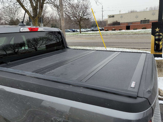 [AX12019] UnderCover ArmorFlex Hard Folding Tonneau Cover (Standard Bed) - Silverado/Sierra ( 2014 - 2018 )